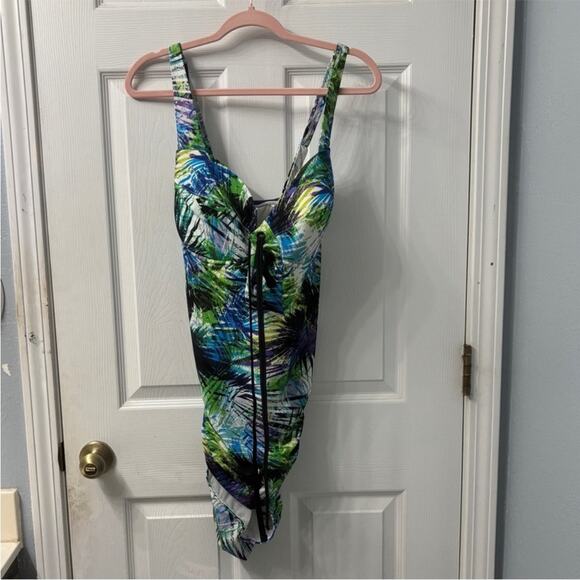 Torrid Tropical Print plus size One Piece Swimsuit NWT 3X beach vacation resort - Picture 2 of 7